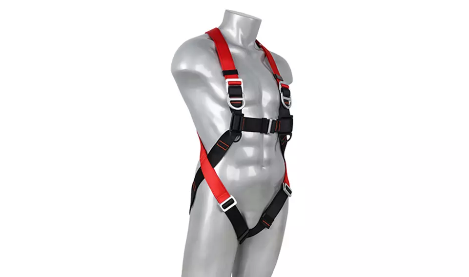 The difference between three-point and five-point safety harness f
